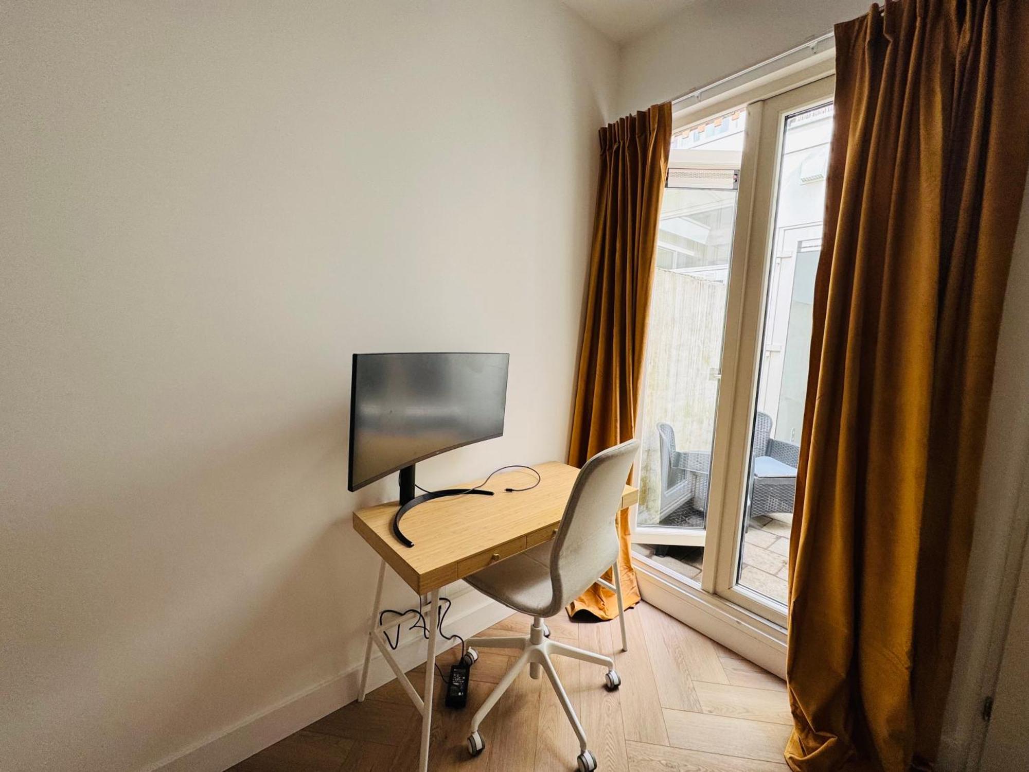 Sunshine Suites Утрехт Экстерьер фото